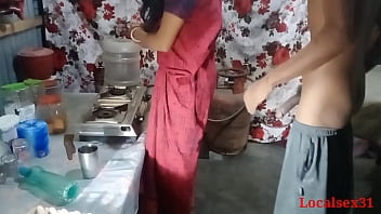 Desi Bhabhi Küchensex mit Ehemann (offizielles Video von Localsex31)