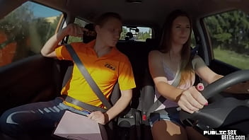 Eurobabe fode tutor em vaqueira após oral no carro