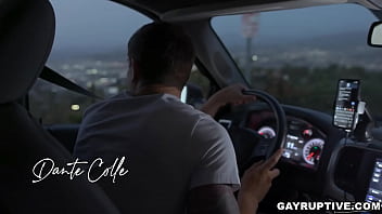 Gayruptive.com - Dante Colle und Dakota Payne superheiße Analszene. Dante Colle ist ein verschlossener Mann, der voller Ängste und Beklommenheit um seine Identität ist. Obwohl er ein erfolgreicher Arzt ist, kämpft er mit seiner inneren Stimme.