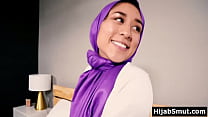 Arabisches Mädchen im Hijab fickt ohne Erlaubnis der Eltern