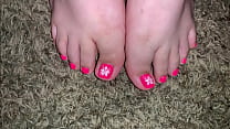 Cum en sexy gf rosa claro pies y dedos de los pies