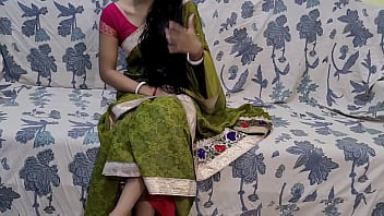 Ver a su cuñada envuelta en un sari, si no canta pues se lleva una tremenda follada.