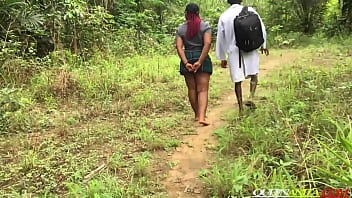 Médico local fazendo prática na floresta com estudante amador estrela pornô com Bbw