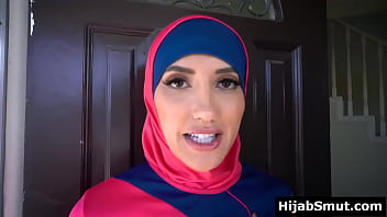 Mulher muçulmana fode senhorio para pagar o aluguel