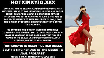 Hotkinkyjo en hermoso vestido rojo auto fisting su culo en el desierto y prolapso anal