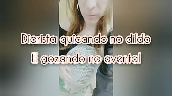 A Gata de Avental - Diarist whore stopped the cleaning to break the cucetinha