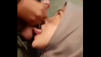 Meu namorado hijab gosta de chupar pau