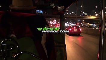 tuktukpatrol peludo COÑO chica tailandesa relleno con creampie Cum