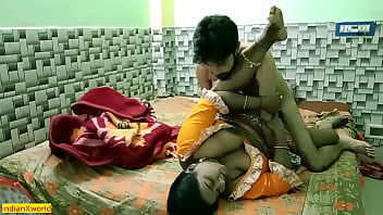 Индийский подросток трахается с горячей красивой горничной Бхабхи! Необрезанный домашний секс