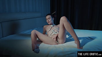 Kinky bondage beauty is all tied up as she masturbates avidly
