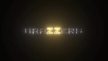 MILF infiel se cita con la compañera universitaria de su hijastra - Katie Morgan, Zoey Sinn / Brazzers / video completo www.brazzers.promo/85