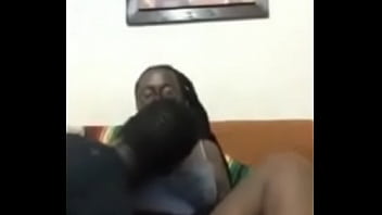 Garota queniana fodeu no Facebook ao vivo