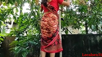 Sexo da esposa da vila local na floresta ao ar livre (vídeo oficial de Localsex31)