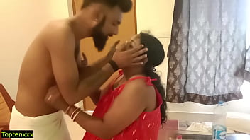 Bhabhi MILF chaude indienne se fait baiser par le voisin! Sexe petit pénis