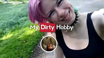 (ElliYoung) bekommt ihre enge saftige Muschi auf einer Bank in einem Park gefickt - mein schmutziges Hobby