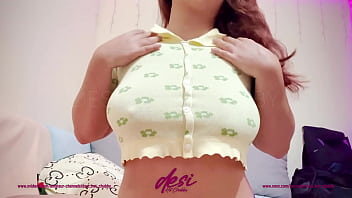 Индийская девушка из колледжа дези показывает свои большие сиськи и волосатую киску после онлайн-класса - лучший индийский веб-сериал, секс