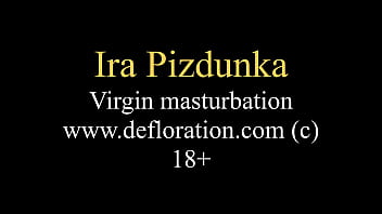Masturbação virgem quente de Ira Pizdunka