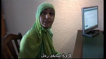 モロッコの女ジャミラがオランダの女の子とレズビアンのセックスを試みた（アラビア語字幕）