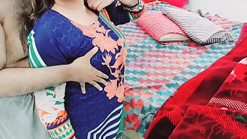 Meia-irmã divorciada paquistanesa bunda na boca fodida grosseiramente pelo meio-irmão com áudio hindi claro e quente
