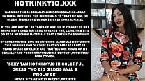 Sexy bronceado Hotkinkyjo en vestido colorido dos grandes consoladores anal y prolapso