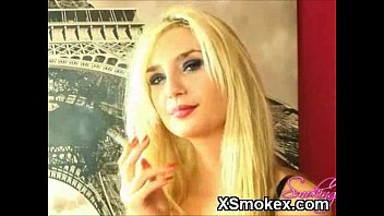 Relajante fumar chica XXX beso