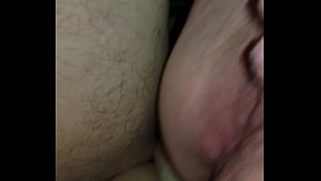 Mon copain me baise dans le cul.
