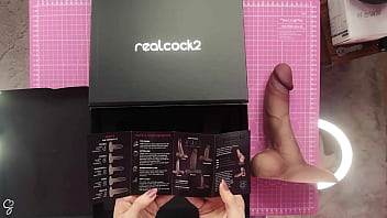 Unboxing - Der realistischste Dildo der Welt RealCock2 von RealDoll
