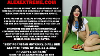 La sexy estrella porno Hotkinkyjo llena su culo con toneladas de gelatinas y prolapso anal extremo