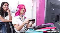 MissSexBot - Ganhe todos os seus jogos valontat com esta gostosa Gamer Sexbot Jazmin Luv enquanto você transa com ela batendo em sua boceta suculenta