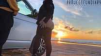 sexo mágico ao pôr do sol na praia - rapidinha pública arriscada com garota em leggings de ioga apertadas, projectfundiary