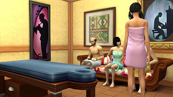 Beau-père japonais avec sa belle-fille, sa femme et son beau-fils se donnent un massage érotique