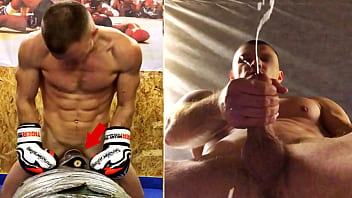 トレーニング中の本物のロシア人ファイターがボクシング バッグをファックし、ゲイの男性の顔に射精します...
