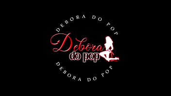 Debora do pop занимается любительским сексом дома с непослушным и горячим фанатом