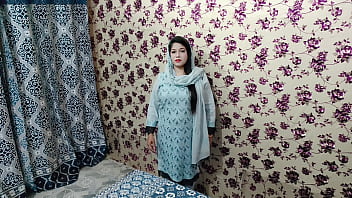 Linda Tia Paquistanesa Dedilhado com Voz Urdu Sexy