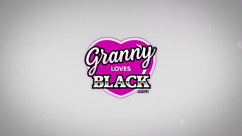Grannylovesblack - sexo con cámara telefónica