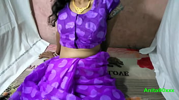 Indische Anita Bhabhi fickt in Saree Desi Sexvideo