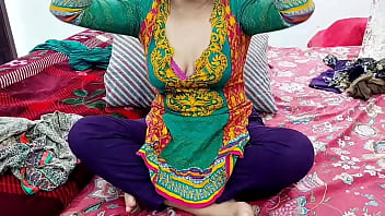 Sobia Nasir joue le rôle de sa belle-mère lors d'un appel vidéo pour son client