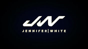 Jennifer White принимает очень толстый член
