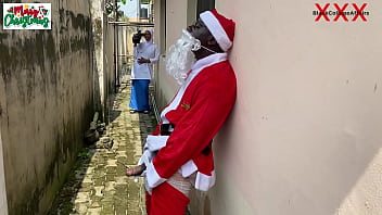 O Natal chegou mais cedo para a ingênua garota da imprensa universitária de 18 anos usando hijab enquanto o Papai Noel lhe dava foda quente do lado de fora do complexo enquanto ela experimentava a nova câmera da escola (assista a v&iacu