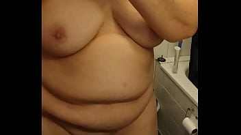Grosse femme aux gros seins