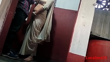 La moglie del villaggio scopa nel sesso in bagno (video ufficiale di Localsex31)