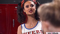 Horny cheerleaders squirt in locker room