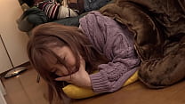 Je ne peux pas supporter le bas de mon corps sans défense sous le kotatsu et faire une farce ! Une fille qui supprime sa voix et se tord malgré son apparence flashy [Partie 4]