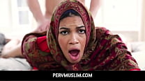 PervMuslim - Jungfräuliche muslimische Stiefschwester im Hijab fickt Stiefbruder Maya Farrell