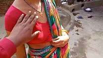 Indisches Stiefschwester-Sexvideo im Freien fickt hart in klarem Hindi-Audio-Sex