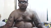 Vaibhav se masturba y se corre desnudo en su cama