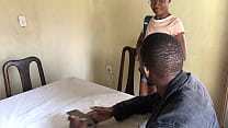 Ebony Student profite de son professeur pendant une leçon