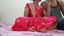 Indian Desi, recém-casado, hot bhabhi estava fodendo na posição estilo cachorrinho com devar em áudio hindi claro