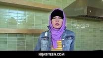 HijabiTeen - アンジェリン・レッドはドニー・ロックとセックスしてしまう