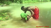 エボニーアフリカの妻が水の洗礼中に牧師と性交= XVIDEO REDのフルビデオ